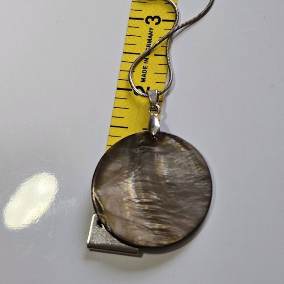 Sterling Silver Mother Of Pearl Pendant On 32" Chain - Picture 9 of 14